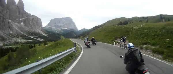 Tour in moto: Dolomiti in moto: Passo Gardena tra Val Gardena e Val Badia