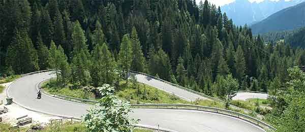 Itinerari moto: Le strade più panoramiche e sinuose delle Dolomiti venete
