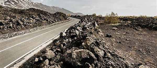 Mini tour in moto: La strada in Sicilia che porta sulle pendici dell'Etna