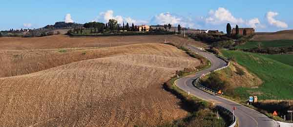 Mini tour in moto: Viaggio tra le strade che solcano la Val d'Arbia