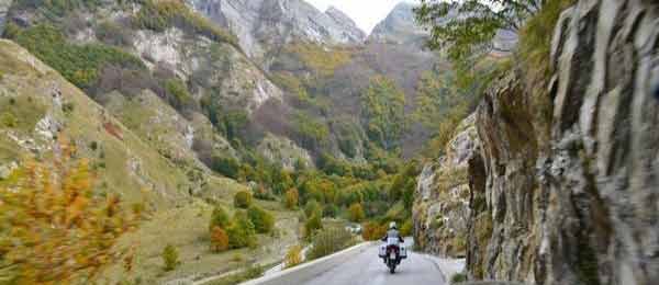Mini tour in moto: In Garfagnana alla scoperta della Grotta del Vento