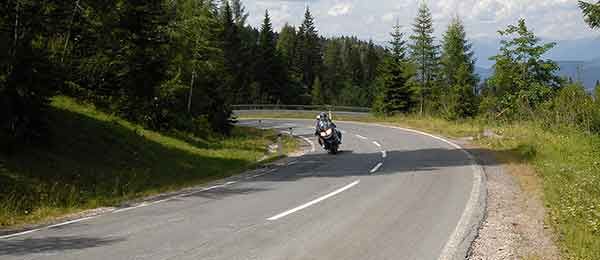 Mini tour in moto: Passo Pinei in Val Gardena, Dolomiti per motociclisti
