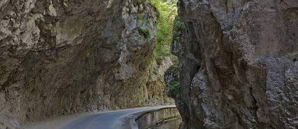 Strade: La Gola di Buynovo tra le montagne Rodopi nei Balcani
