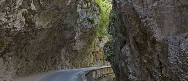 Strade avventura in moto: La Gola di Buynovo tra le montagne Rodopi nei Balcani