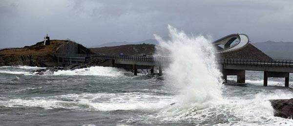 Strade: Atlantic Road, una strada spettacolare sopra l'oceano 