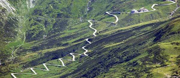 Strade: Passo dello Spluga, antico passo, meta di molti motociclisti