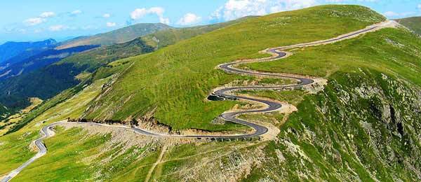 Strade: La Transalpina, una strada tortuosa a 2.145 m di altitudine