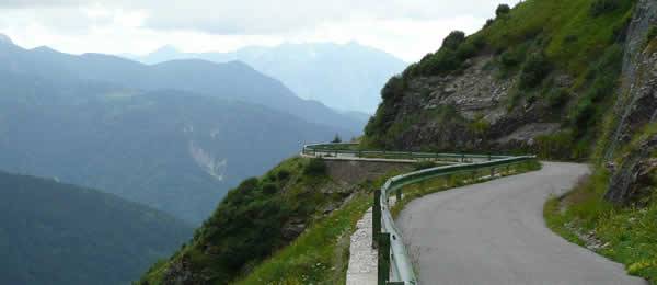 Strade: Monte Zoncolan e Monte Crostis salite da brivido in moto