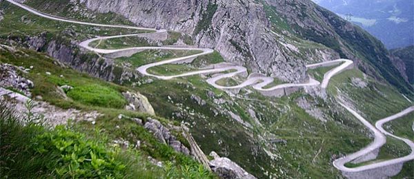Strade avventura in moto: Tremola: la strada avventurosa nelle Alpi della Svizzera