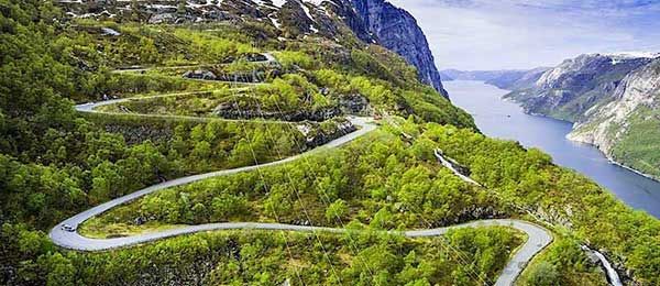 Tour in moto: Avventura in Norvegia tra fiordi, mare e tornanti mozzafiato