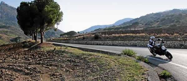 Tour in moto: Motogiro alla scoperta delle strade più belle dell'Etna