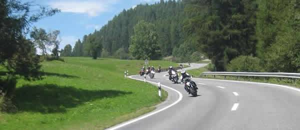 Tour in moto: Dallo Stelvio al Sempione fra le Alpi di Italia e Svizzera