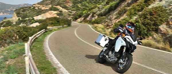 Tour in moto: 20.000 pieghe mozzafiato nello splendido nord della Sardegna