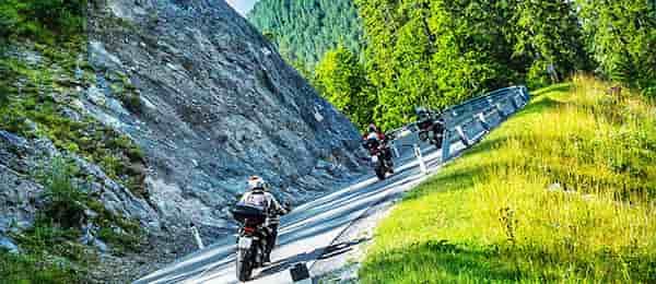 Tour in moto: La suggestiva via del sale delle Alpi dell'Adamello in moto