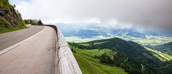 Le sinuose strade delle Alpi in Austria, Germania e Slovenia