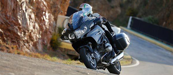 Tour in moto: Mototurismo spettacolare su e giù dai colli dei Pirenei