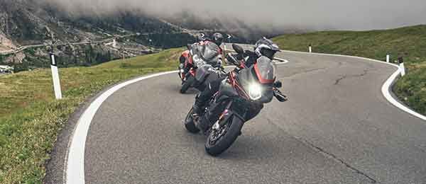 Tour in moto: Spluga in Moto: La Guida alla SS36 tra Curve e Leggenda