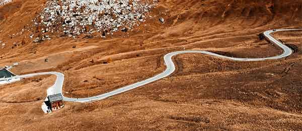Tour in moto: Passo Giau in Moto: Guida a Tornanti e Panorami dolomitici