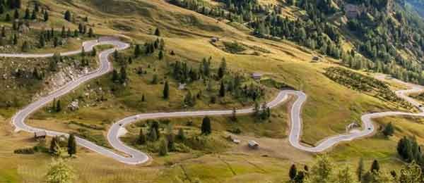 Passi, curve, luoghi incantati: il Trentino dei motociclisti