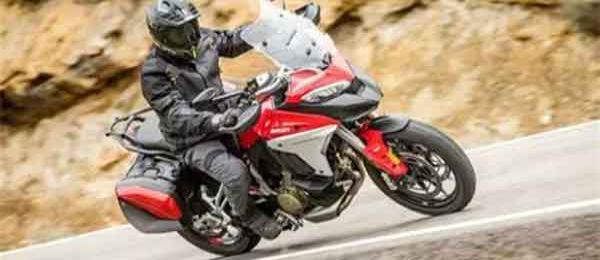 Tour in moto: Massiccio del Giura in moto: curve e panorami mozzafiato